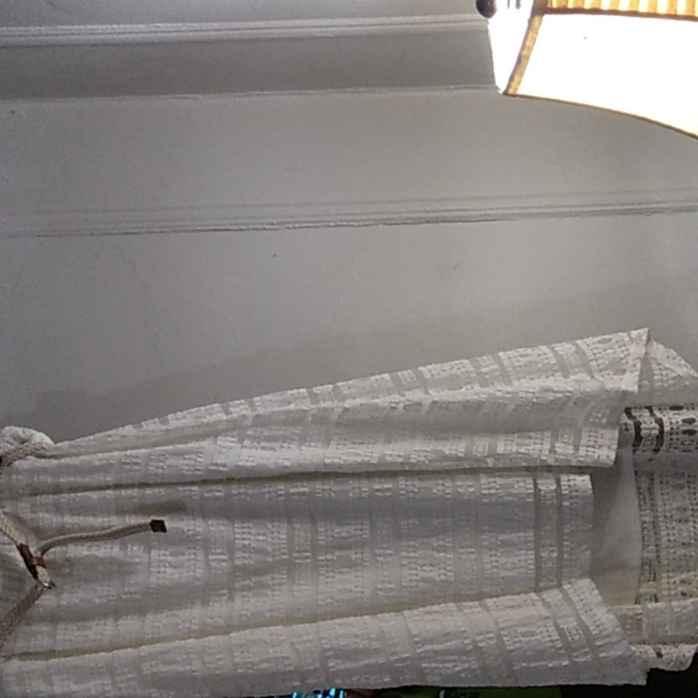 White lace high low skirt, new without tag